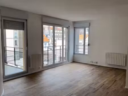 location grand f1 de 53.77m