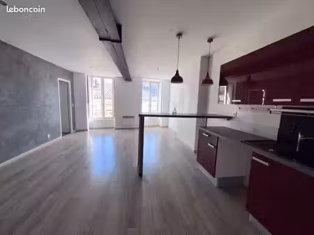 aubenas centre - t3 rénové 58 m2 habitable tout de suite  lumineux dpe c 89 900 euros