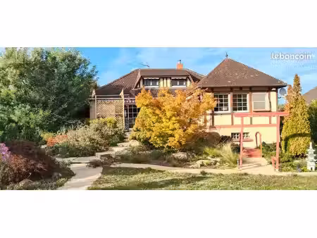 maison familiale 140 m² - terrain paysager 884 m² - sous-sol total - lisière de forêt