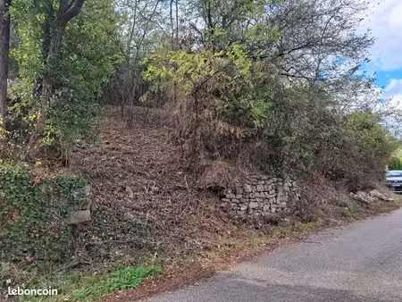 terrain de 1091 m2 à aubenas