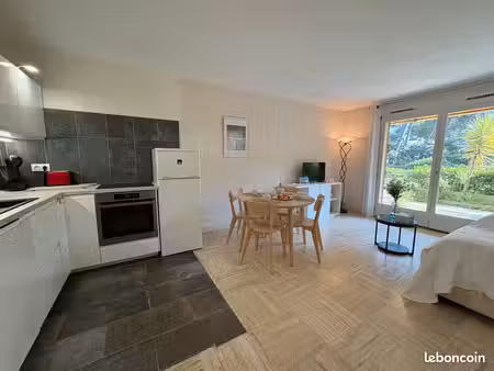 studio à louer jusqu'au 30 avril