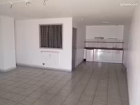 superbe f2  r.d.c.  56 m²  libre  toutes les charges sont comprises