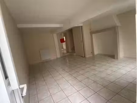 à louer – maison de ville de 68 m² avec cour fermée et stationnement
