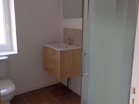 t2 cuisine équipée et climatiseur
