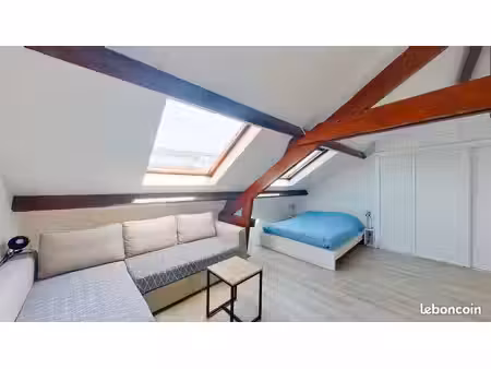 loue grand studio meublé dans le centre ville de pontoise