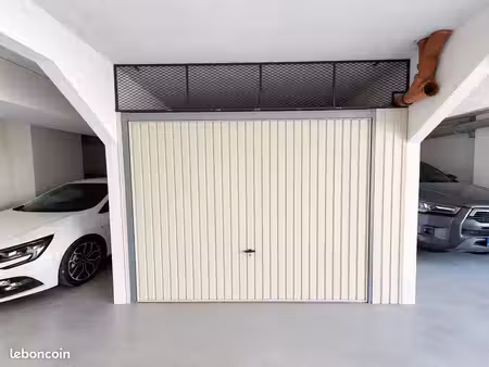 garage fermé 20 m² sécurisé – parc impérial  ajaccio