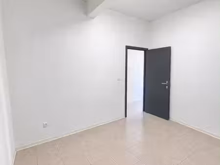 local commercial 10 46m2 à louer au lamentin