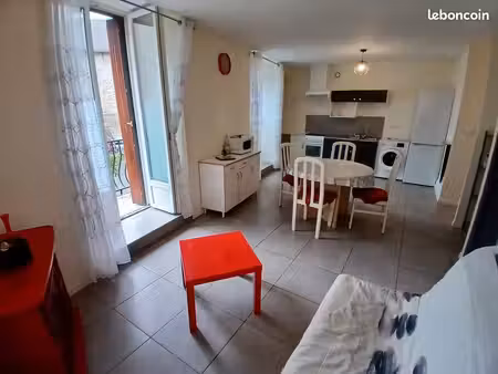 t2 meublé avec balcon - cœur de village