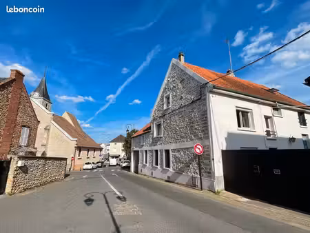 studio meublé rénové – centre la ville-du-bois – parking sécurisé – 760 cc
