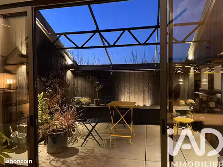loft/atelier/surface 6 pièces 138 m²