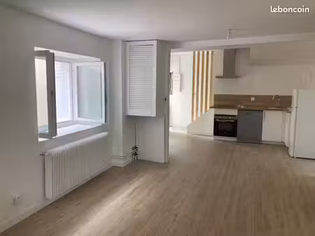 location maison de ville asnières les bourges