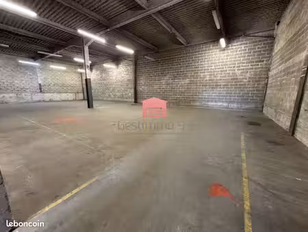 local 783 m² neuilly-sur-marne