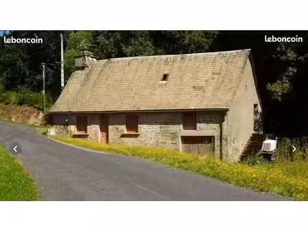 ancienne maison en pierre avec grand terrain boisé de 19000 m2