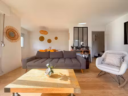 appartement deux chambres lumineux avec balcon et parking  secteur victor chatenay  angers