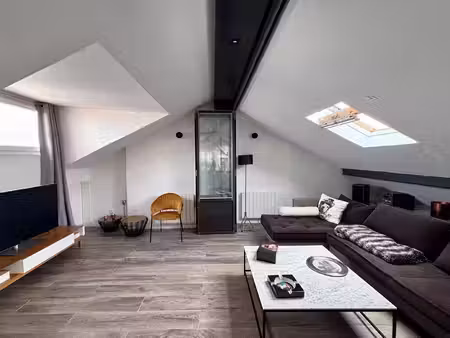 lyon 6  rue de créqui : t2 rénové au dernier étage