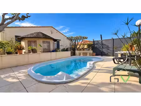charmante maison de village avec piscine à vergèze