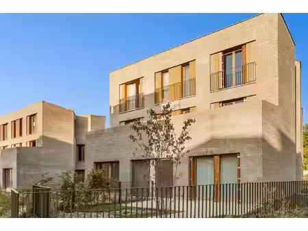 maison 5 pièces de 120m² + 2 terrasses / jardin + 2 places de parking ! versailles