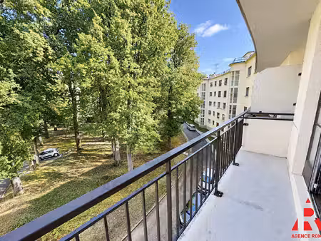 3/4 pièces traversant avec balcon et parking