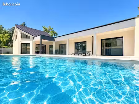 villa d’architecte avec piscine et jacuzzi