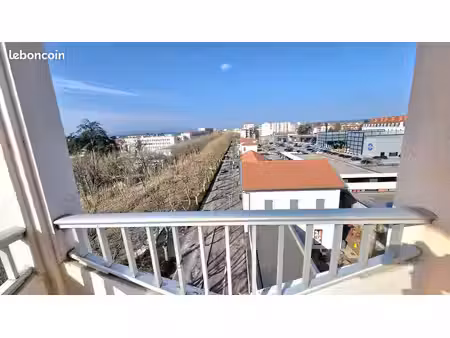 bel appartement avec jolie vue à romans centre ville  proche de tous commerces