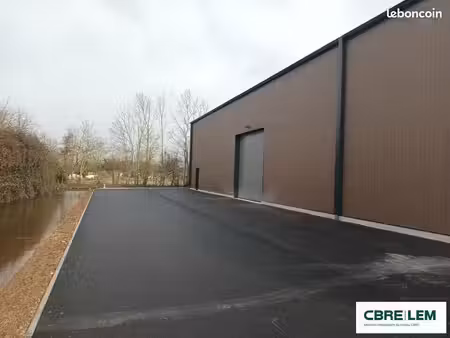 local d'activite 870 m² bourg achard