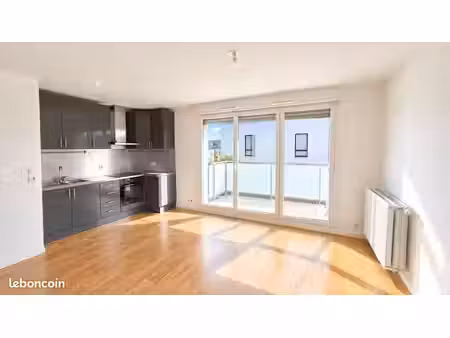appartement supérieur t3 de 60 m² dernier étage (1 seul voisin de palier) - vitry sur sein