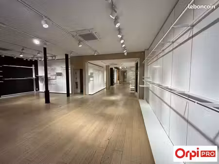local commercial 200 m²