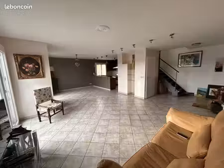 duplex 132 m² / 5 chambres / garage / balcon / solarium/ proche du centre ville de romans