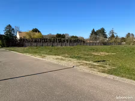 terrain 592 m² coltainville