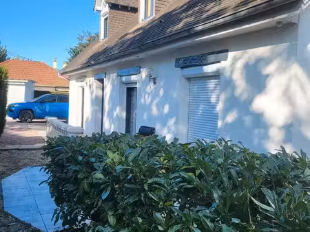 maison quartier résidentiel calme
