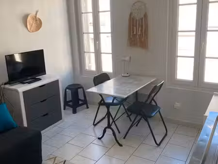 location studio meublé