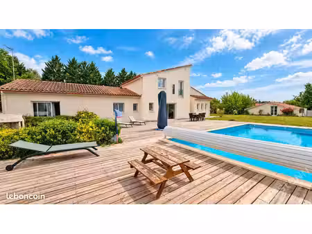 maison 8 pièces 260 m²