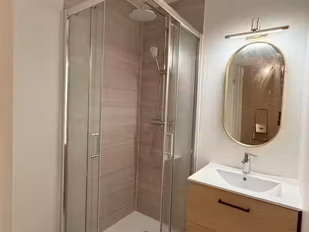t1 bis rénové 30 m² avec balcon  parking  piscine et tennis