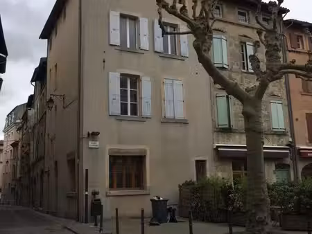 grand f3 place de la pierre
