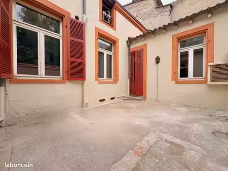 idéal déficit foncier t2 avec travaux 31m2 quartier chalets avec terrasse 11m2