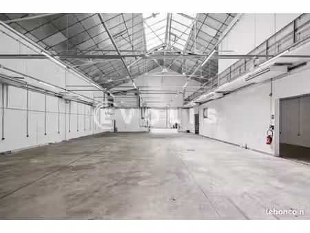 local d'activité 1 220 m²