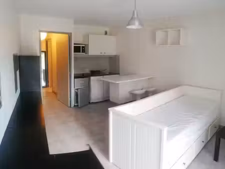 à louer – studio 24 m² avec balcon et garage individuel – montpellier