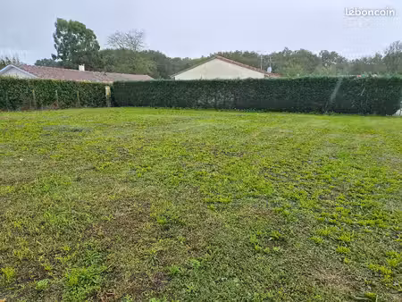 terrain 600 m² saint seurin sur l isle