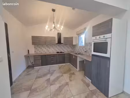 maison avec 2 parking privé