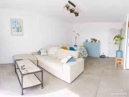 patte d'oie t3 66m2 traversant 5eme etage