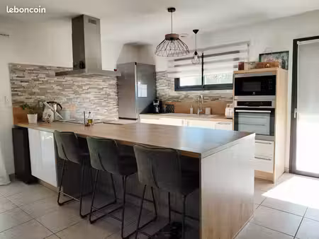 villa t4 avec piscine et jardin arboré