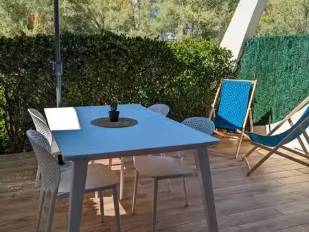 studio cabine 23m2 avec grande terasse + place de parking entièrement rénové