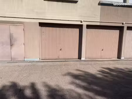 garage double de 32 m2  à 400 m de la gare sncf/routière
