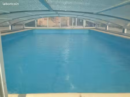 villa avec piscine et photovoltaïque