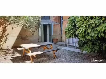 p2 rdc avec cour intérieure privée