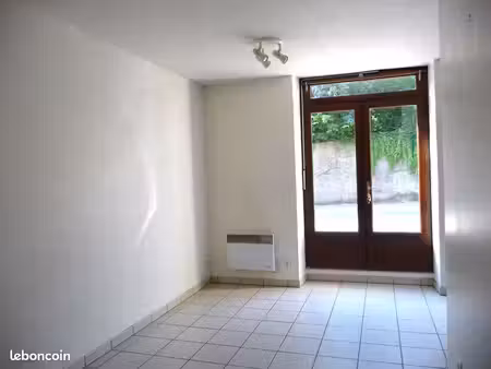 studio 25m² la tronche proche fac medecine
