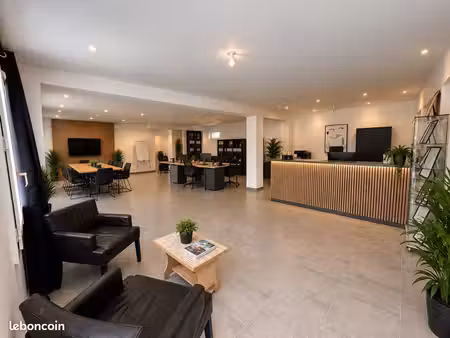 à louer / local d’activité / 150m2 / médecin / bureaux