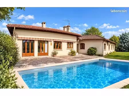maison 208 m2 place de l’ormeau