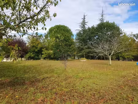 terrain 1 000 m² tresses