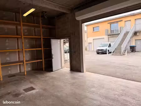 bureau 40m2 + depot 35 m2